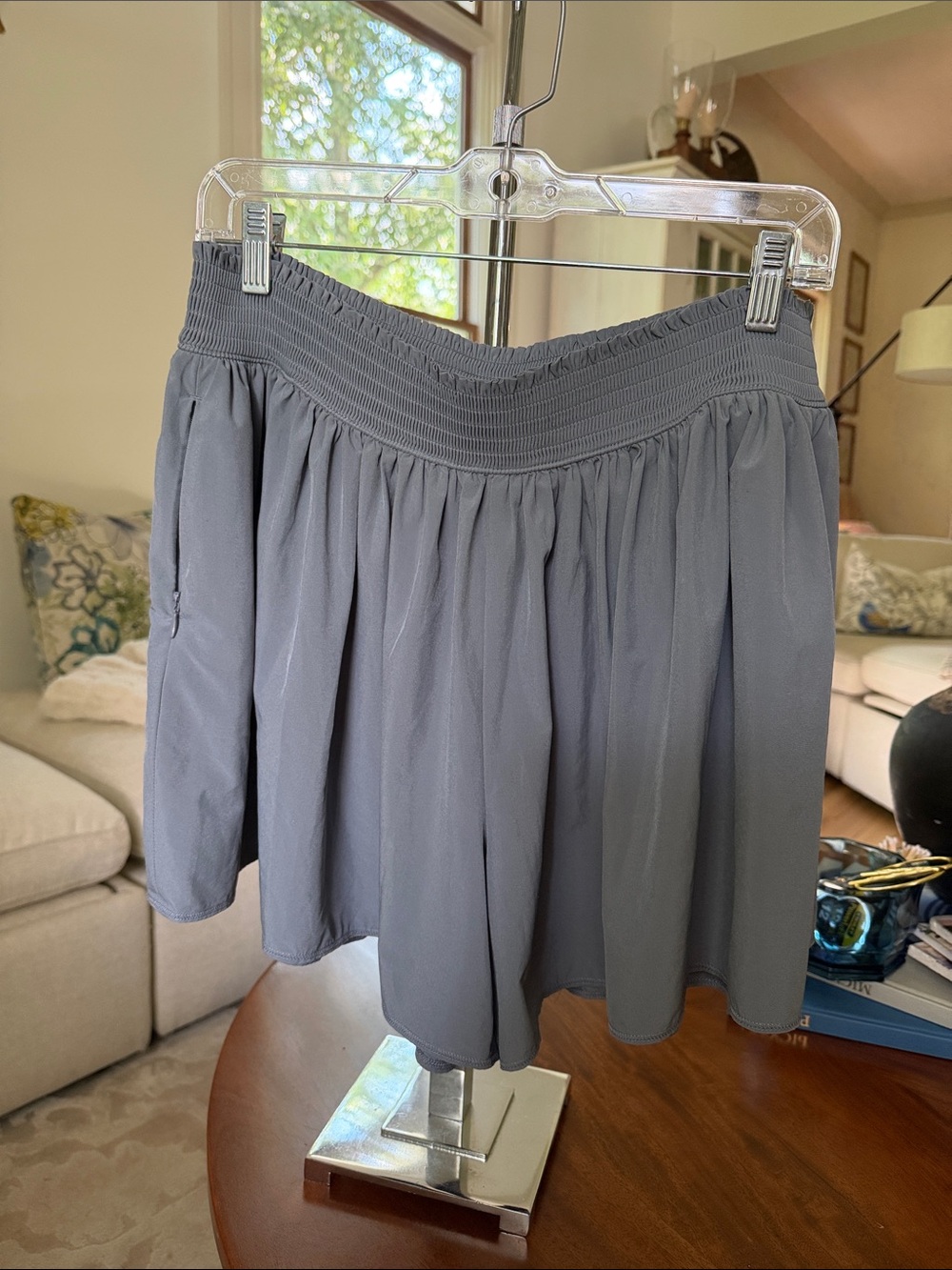Athleta Sneaky Shorts in gray. Size Large